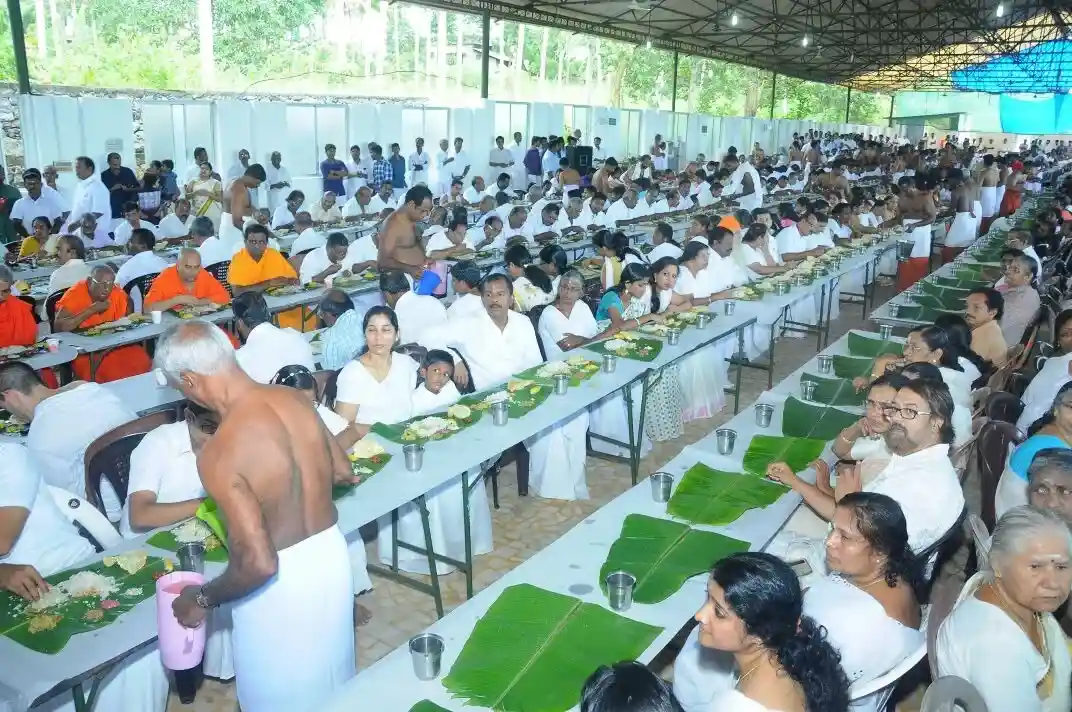 swami gururetnam providing annadanam