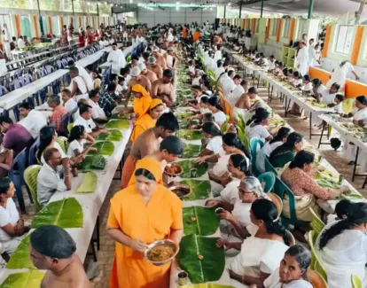 swami gururetnam providing annadanam